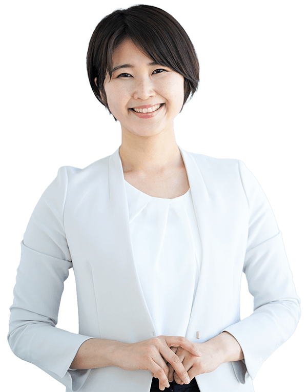 スーツの女性 画像